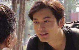 黄教主、Baby和李菲儿的“三人行”大瓜