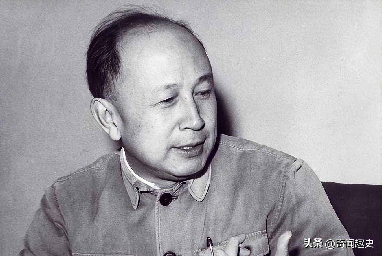 30万印军压境摆下开战阵势，解放军这边，歼-20随时准备起飞