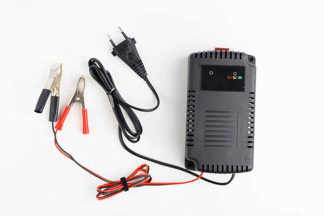 废旧变压器不要丢，稍加改造，立马变成一个充电神器，太实用了