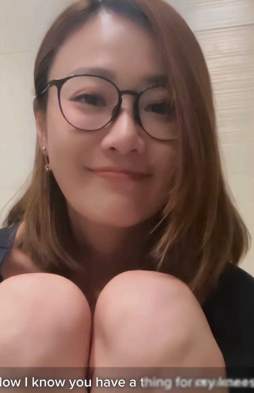 前TVB咪神突拉低上衣露重要部位吓窒网民，被指缩水大反击？