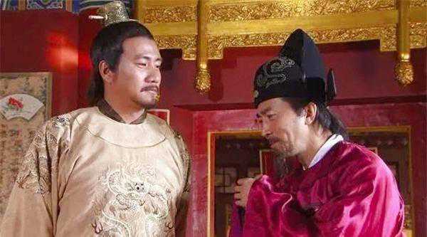 朱元璋用膳吃出一根头发，御厨机智回六字，不仅逗笑皇帝还升了官