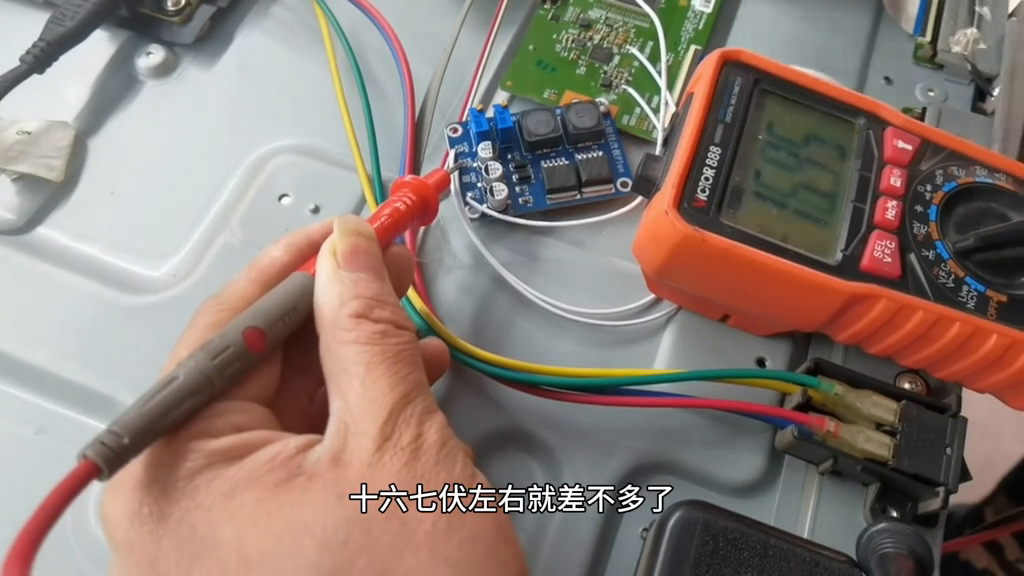 60寸LG屏断Y贴排线都会有暗竖带，加帅小胡原创设计技改小板