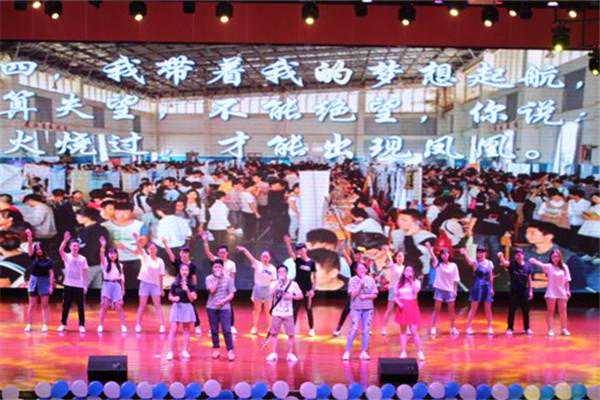 广西科技大学鹿山学院 "青春不散场，季忆留仲夏"经济管理系成功举办2017年毕业生晚会