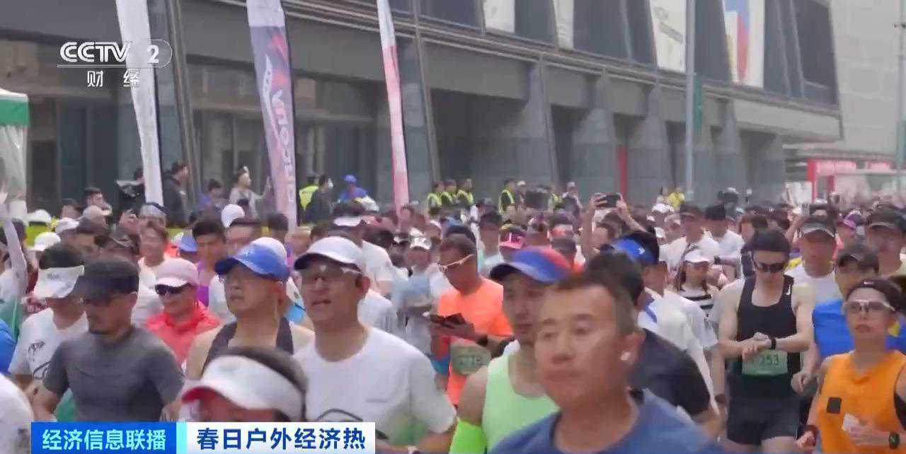 这个春天短距离越野徒步、跑步火了！运动产品轻量化成趋势