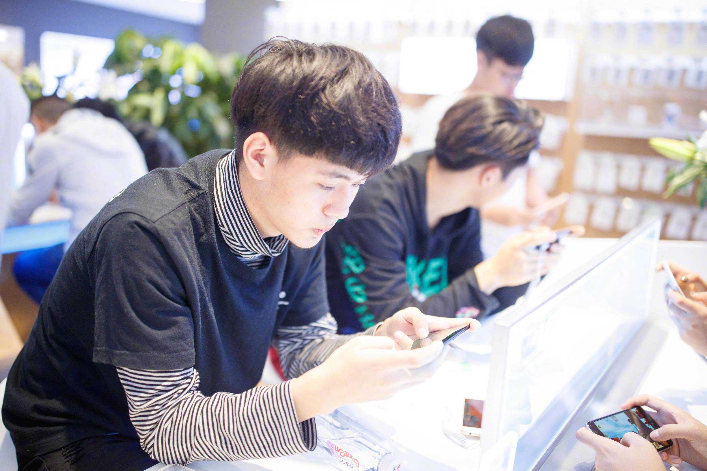 vivo x20终究引起潮流，全面屏设计思路与多厂商相同