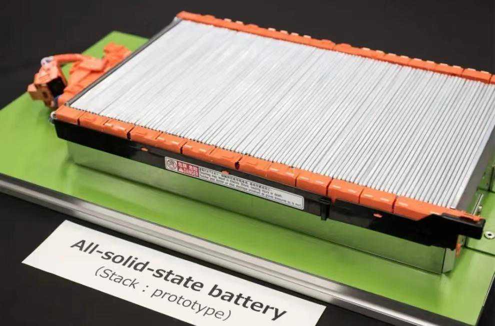 老师傅有绝招，没有专用工具也可以拆多脚芯片，方法简单又好用