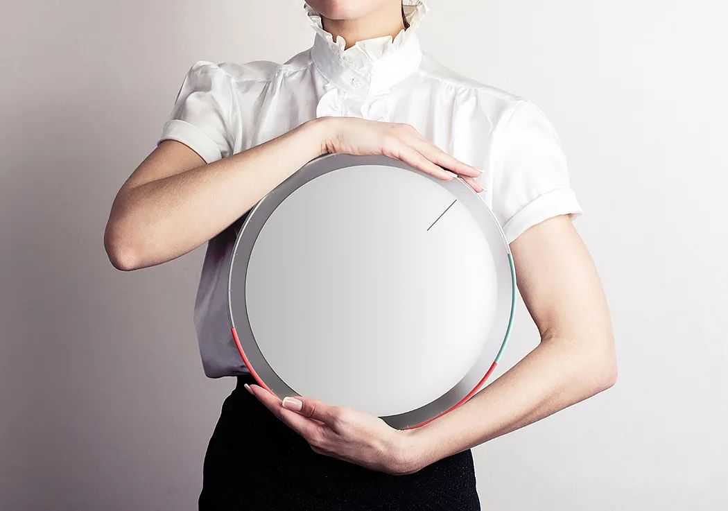 “这些极简的时钟不仅没有数字，连刻度也懒得做了！”