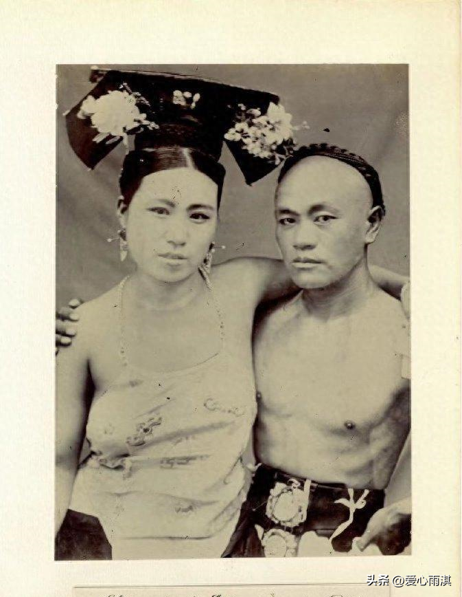 一百多年前的清朝刑法老照片，犯人身在人间，却比地狱还要难受