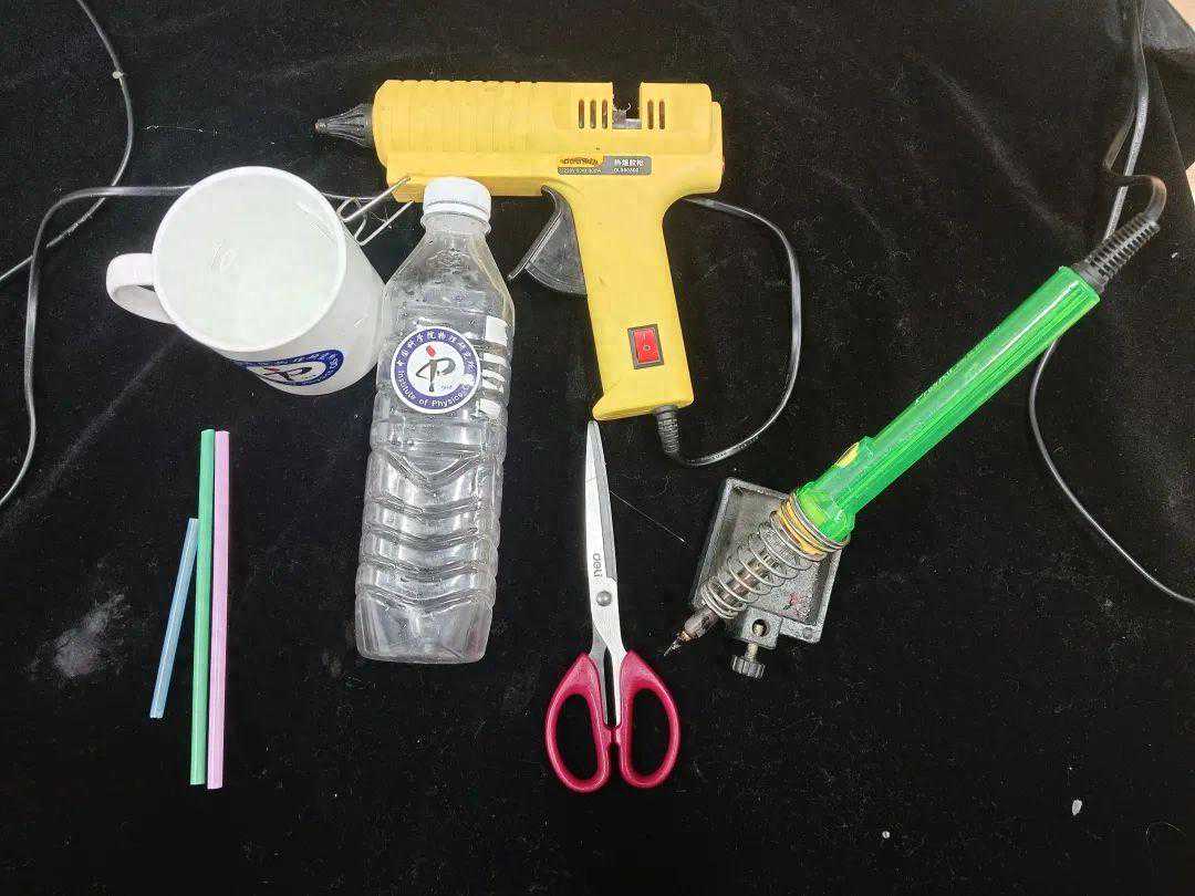 如何优雅地饮用一瓶纯净水？教你自制饮水机！| 正经玩