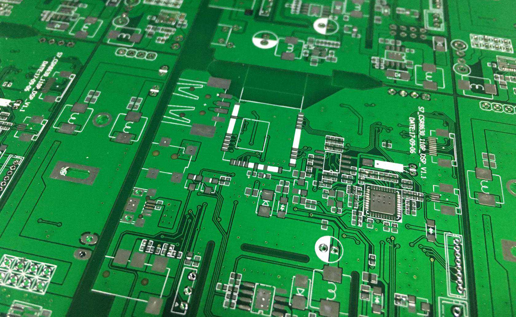 PCB防焊油墨上面印刷字符油墨模糊不清晰，是由于什么造成的