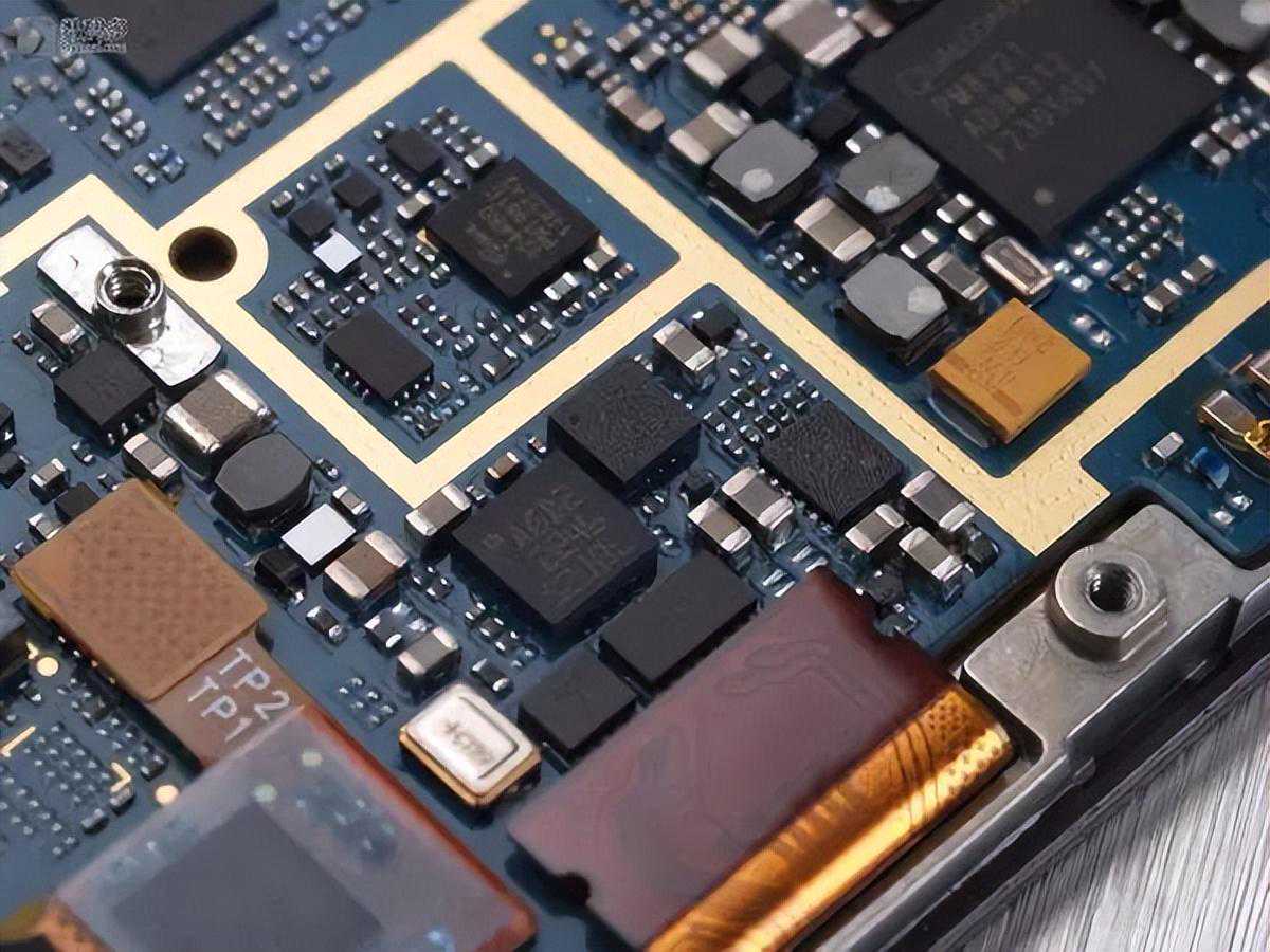 亚德诺AD8602ARZ 单电源操作2.7 V至5.5 V