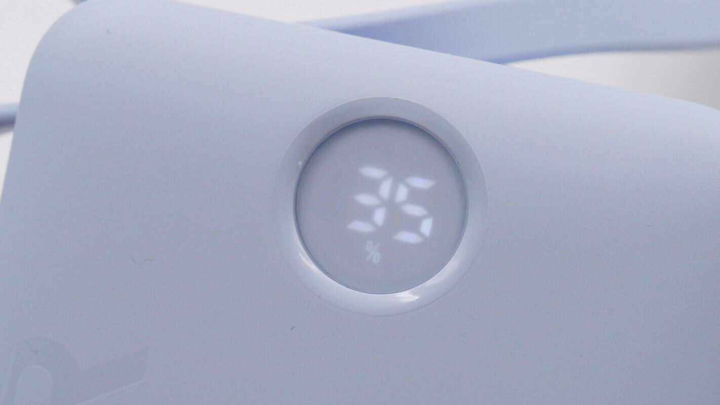自带线和隐藏式支架，安克这款移动电源设计不简单，拆解看看