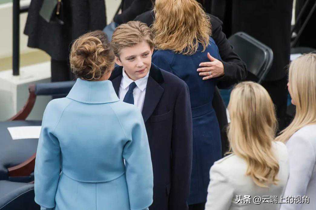 看似父子情深实则卑微？巴伦只是个召之即来挥之即去的工具人？