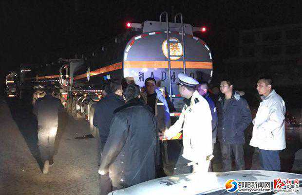 邵东大队一夜查获三台非法运输危险品车辆