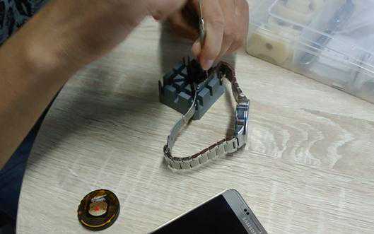 拆机寻迷:智芯如何将“机械”与“智能”手表完美融合?