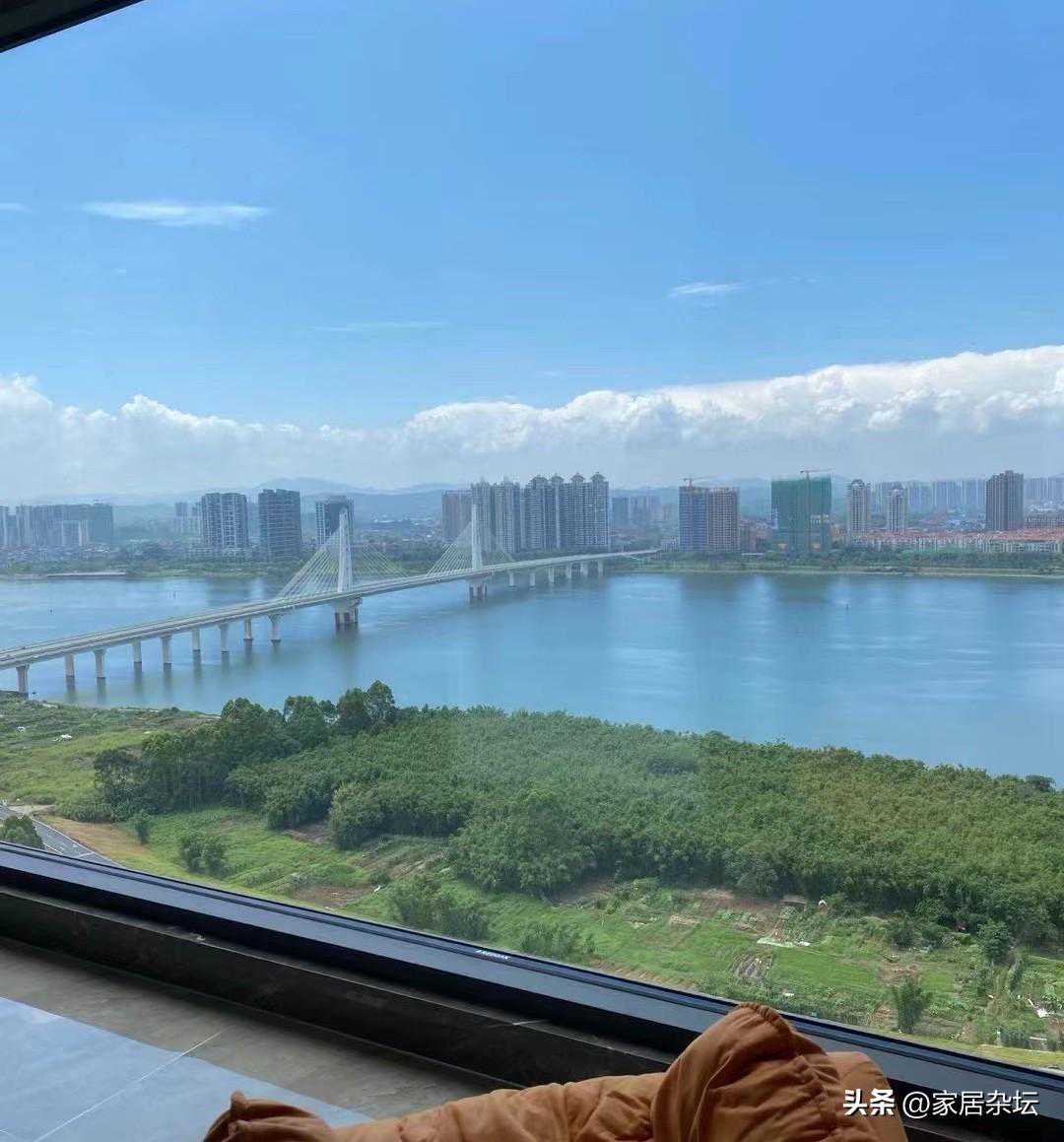 用“大玻璃”封窗，真的好吗？内行人说：不建议这么做，隐患太多