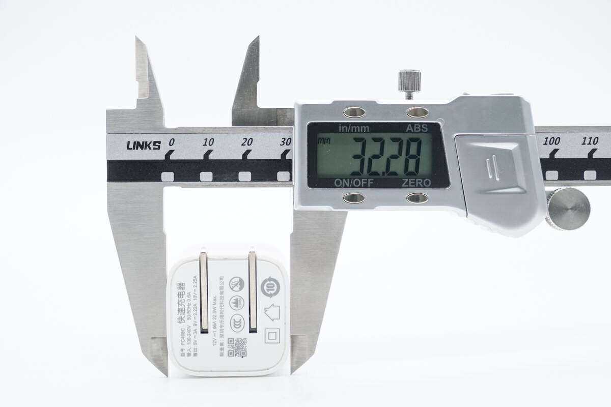 小巧迷你便携便用，乐用时代迷你22.5W快充充电器拆解