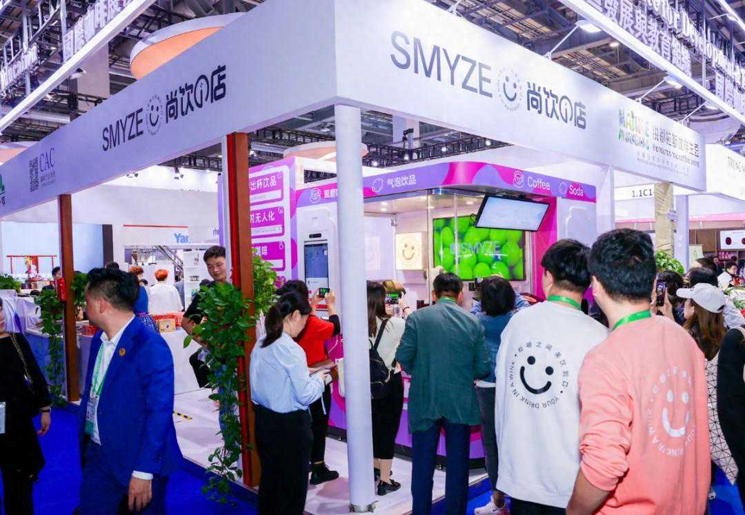 AI智能饮吧亮相豫园，速来打卡体验未来科技潮流！