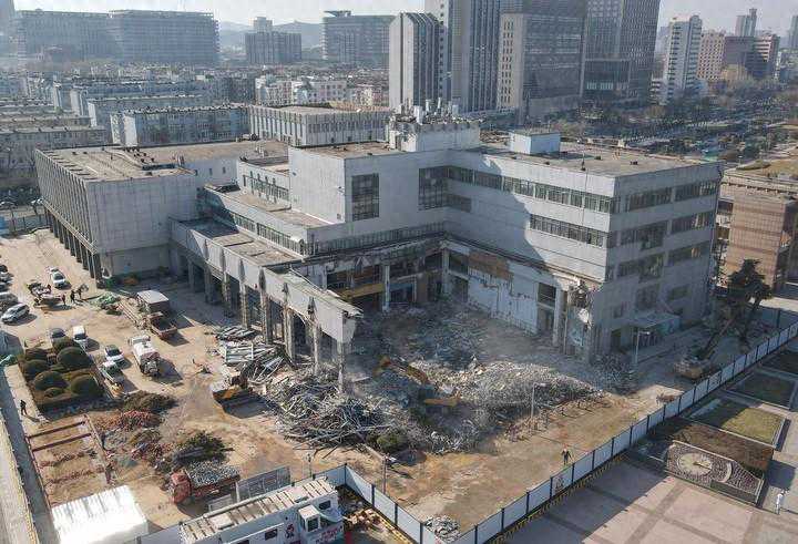 难说再见！这家陪伴了济南市民19年的科技馆开始拆除