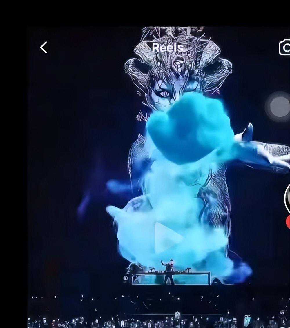 具俊晔演唱会布景曝光，科技感竟像五毛钱特效，被吐槽很接地府