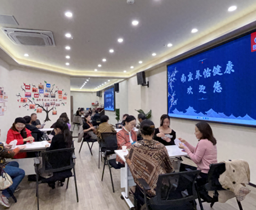 仙芝楼养怡健康艺术团绕健康在南师大科技园开展丰富多彩的活动