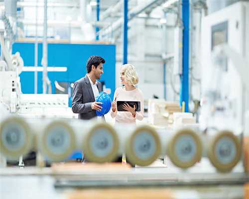 轮椅乘客乘车不便，司机暖心相助_深圳新闻网