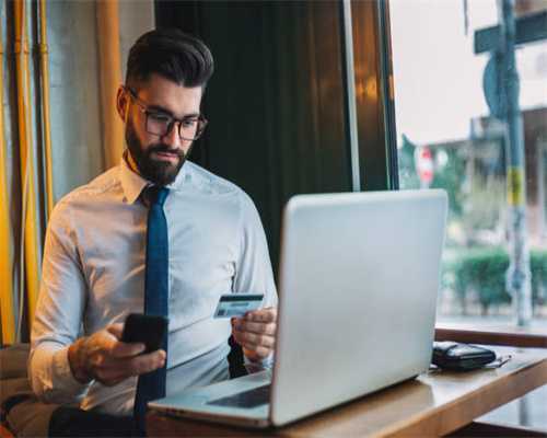 指路牌脏成“花脸”不辨东西，有的甚至标反方向，别让小事误了事