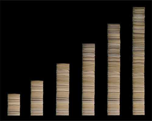 43岁帕公主太卑微了，上将身份低于王后，在水泥地上跪拜苏提达